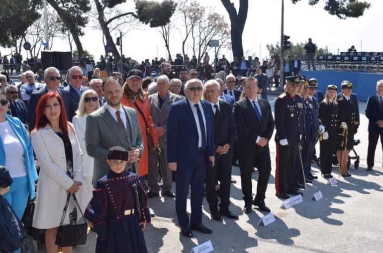 Καμαρώσαμε τα νειάτα μας στην Καλαμαριά στην παρέλαση αλλά και στην παραλιακή Μεγάλου Αλεξάνδρου . Χρόνια πολλά σε όλες και όλους !